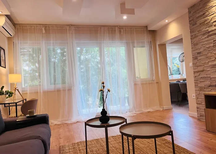 King's Square - Free Parking *