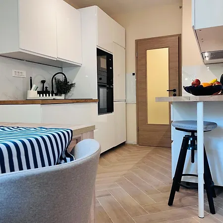 King's Square - Free Parking Apartment *